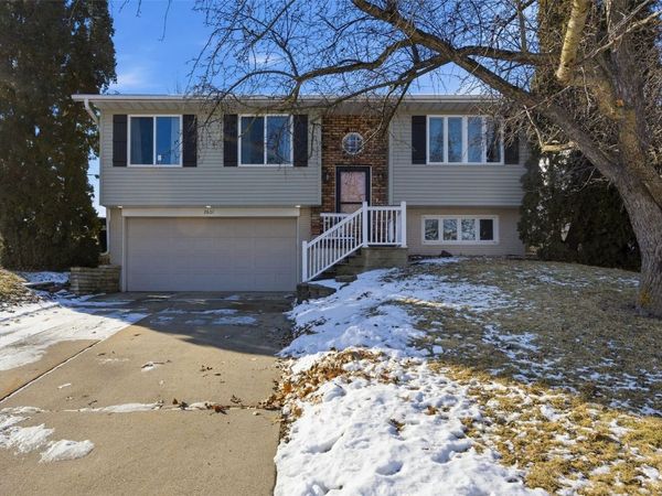 2601 Zika Avenue NW, Cedar Rapids, IA 52405