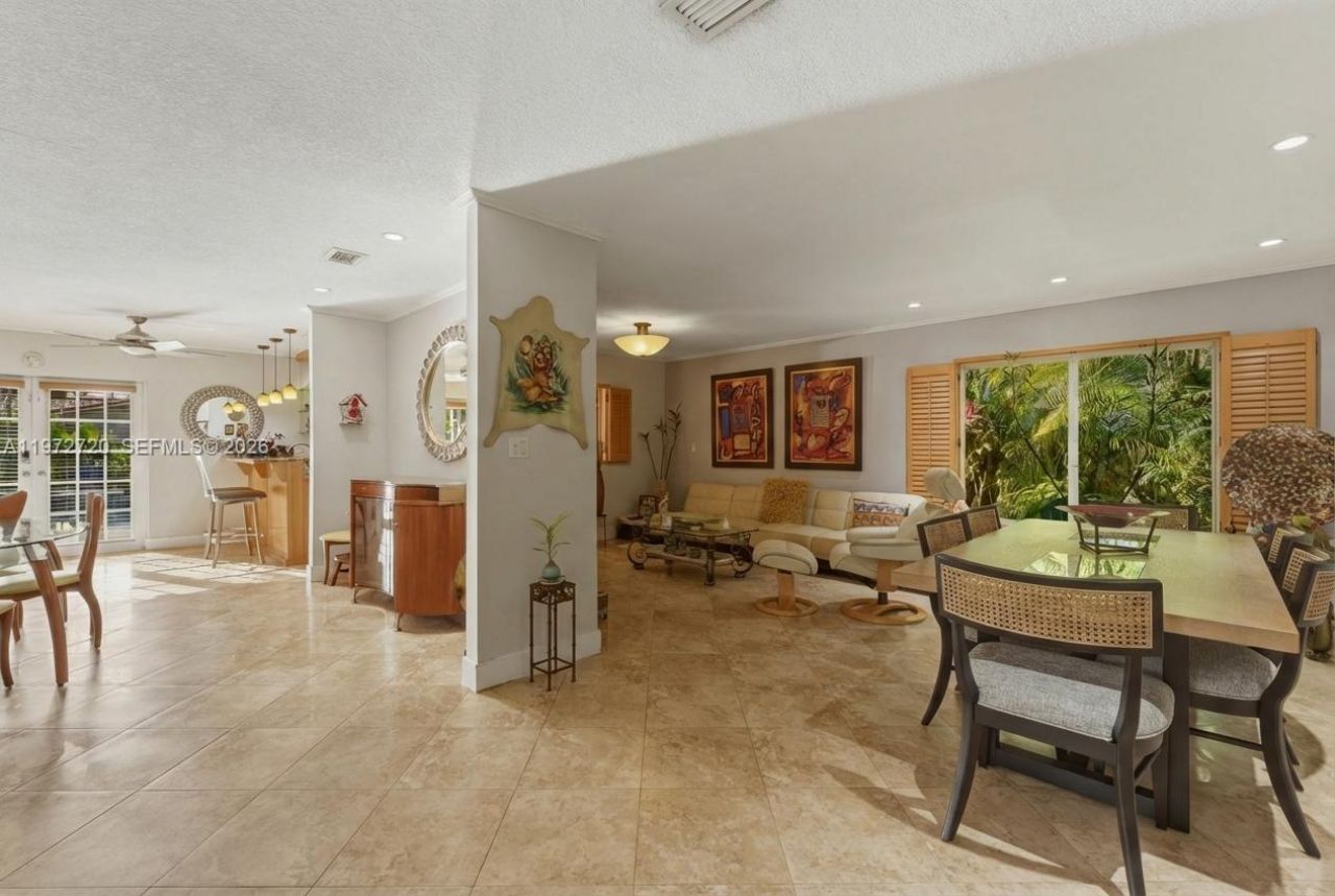 9475 SW 70th St, Miami, FL 33173 Photo