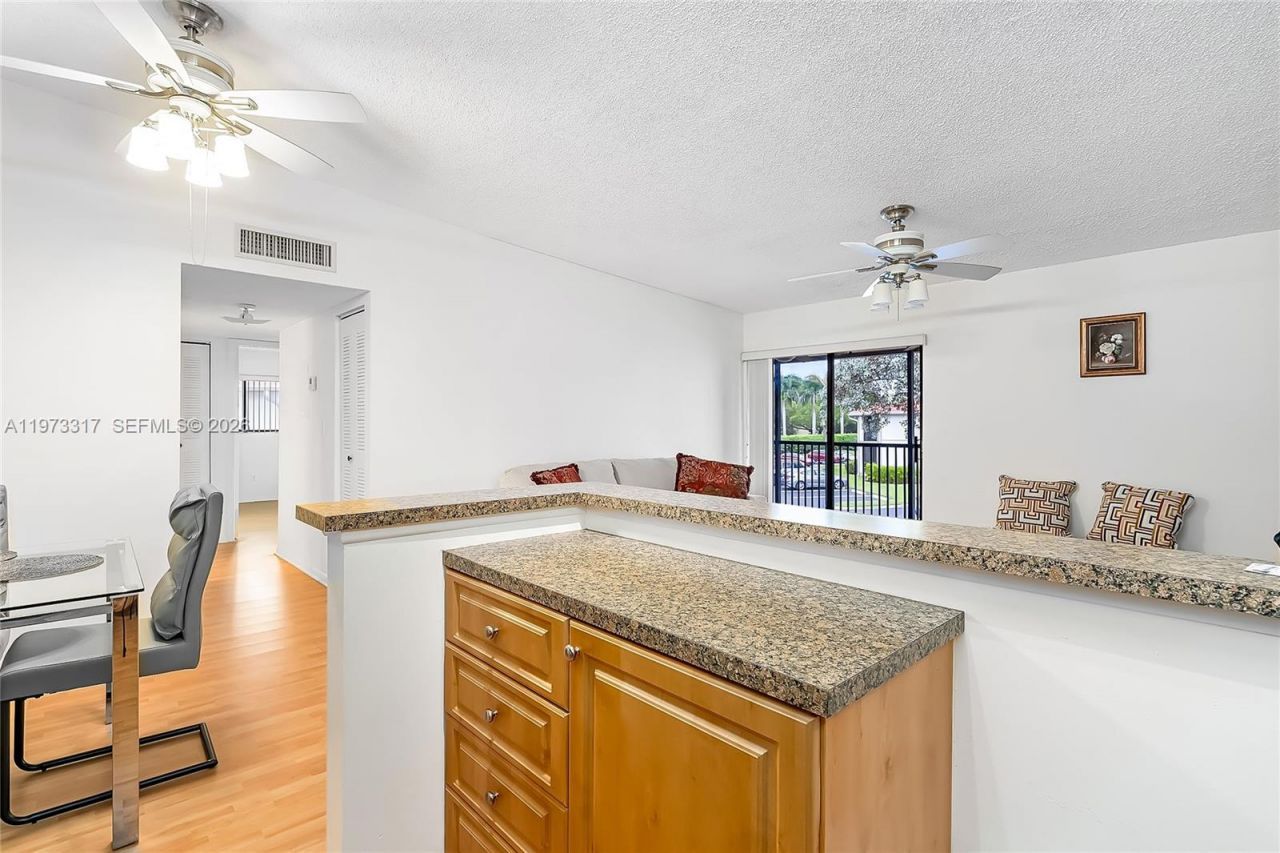 10715 W Clairmont Cir, Unit 212, Tamarac, FL 33321 Photo