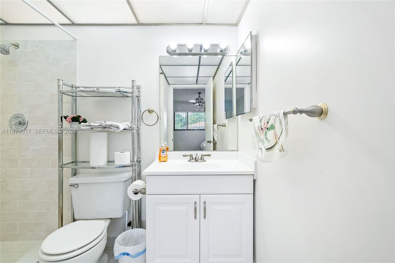 10715 W Clairmont Cir, Unit 212, Tamarac, FL 33321 Photo