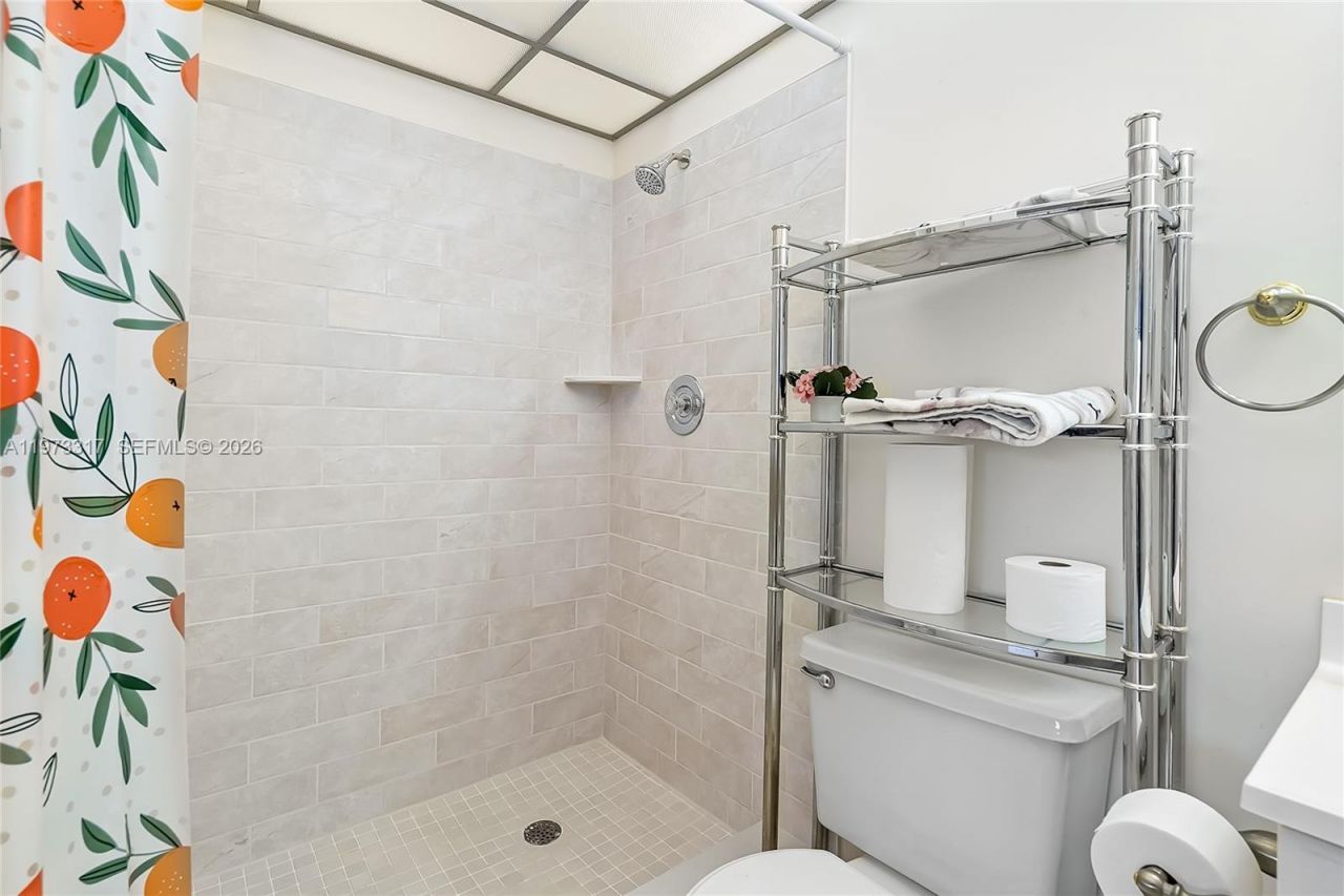 10715 W Clairmont Cir, Unit 212, Tamarac, FL 33321 Photo