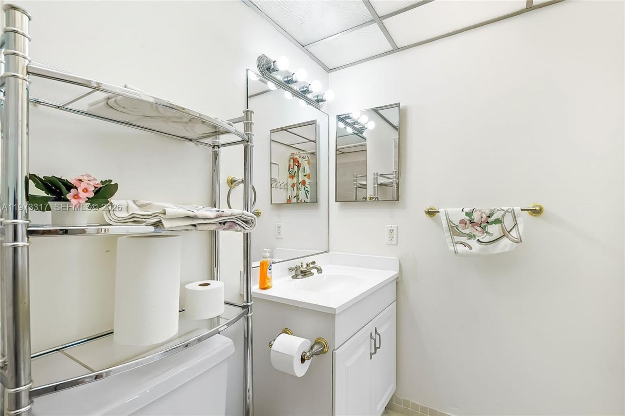 10715 W Clairmont Cir, Unit 212, Tamarac, FL 33321 Photo
