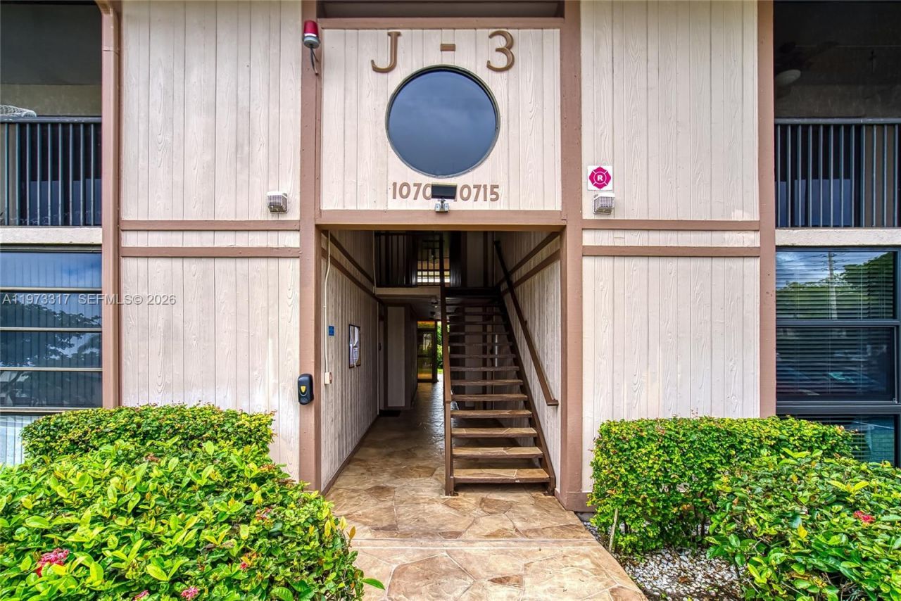 10715 W Clairmont Cir, Unit 212, Tamarac, FL 33321 Photo