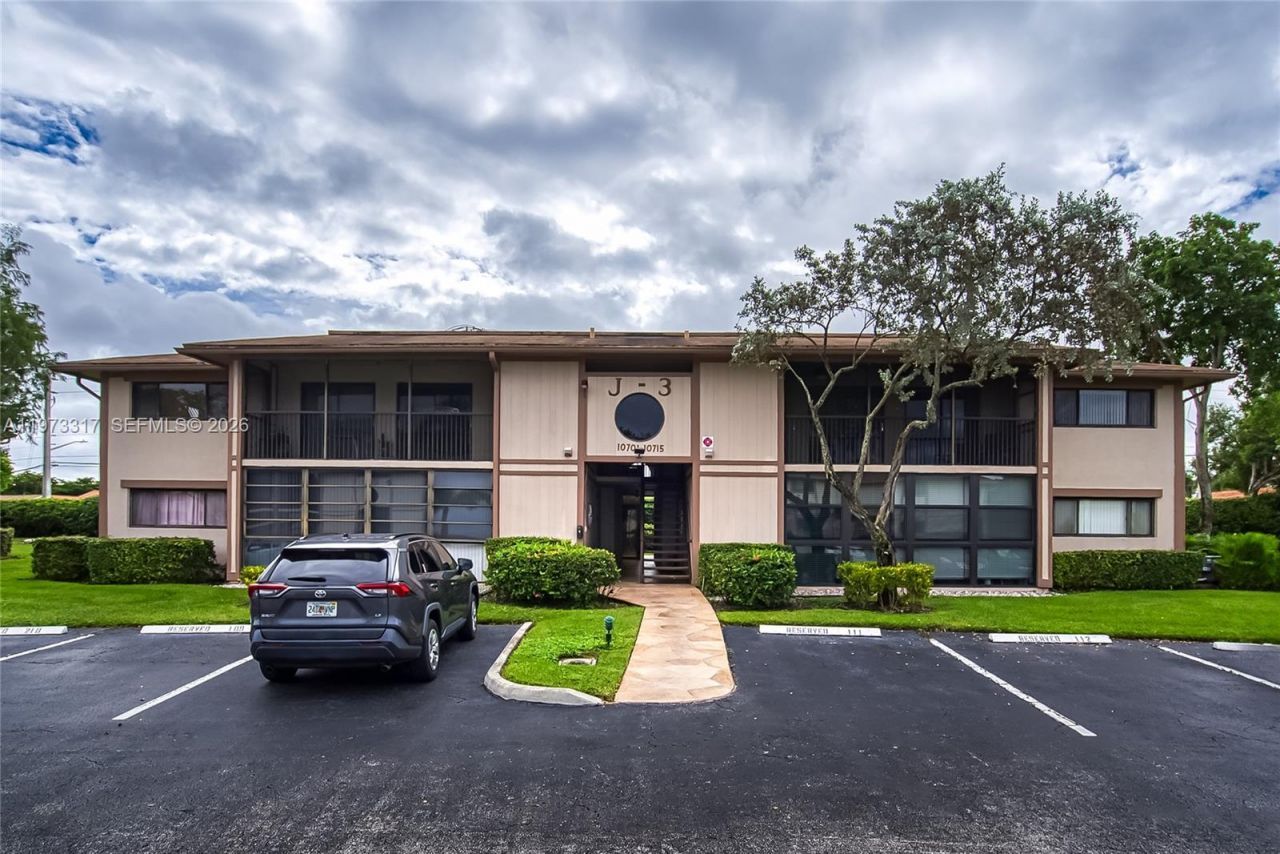 10715 W Clairmont Cir, Unit 212, Tamarac, FL 33321 Photo