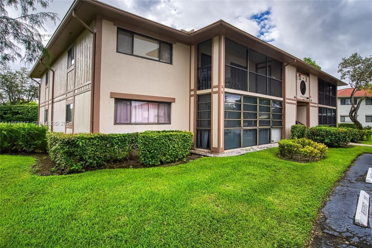 10715 W Clairmont Cir, Unit 212, Tamarac, FL 33321 Photo