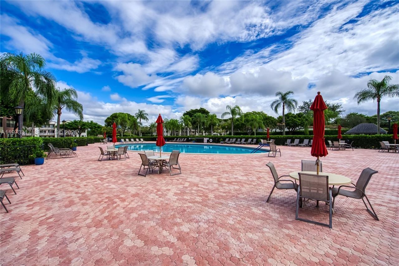 10715 W Clairmont Cir, Unit 212, Tamarac, FL 33321 Photo