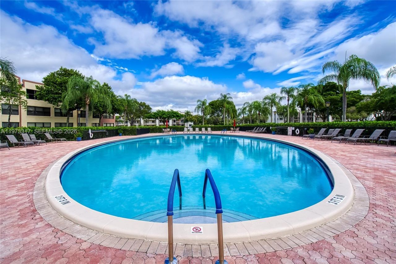 10715 W Clairmont Cir, Unit 212, Tamarac, FL 33321 Photo