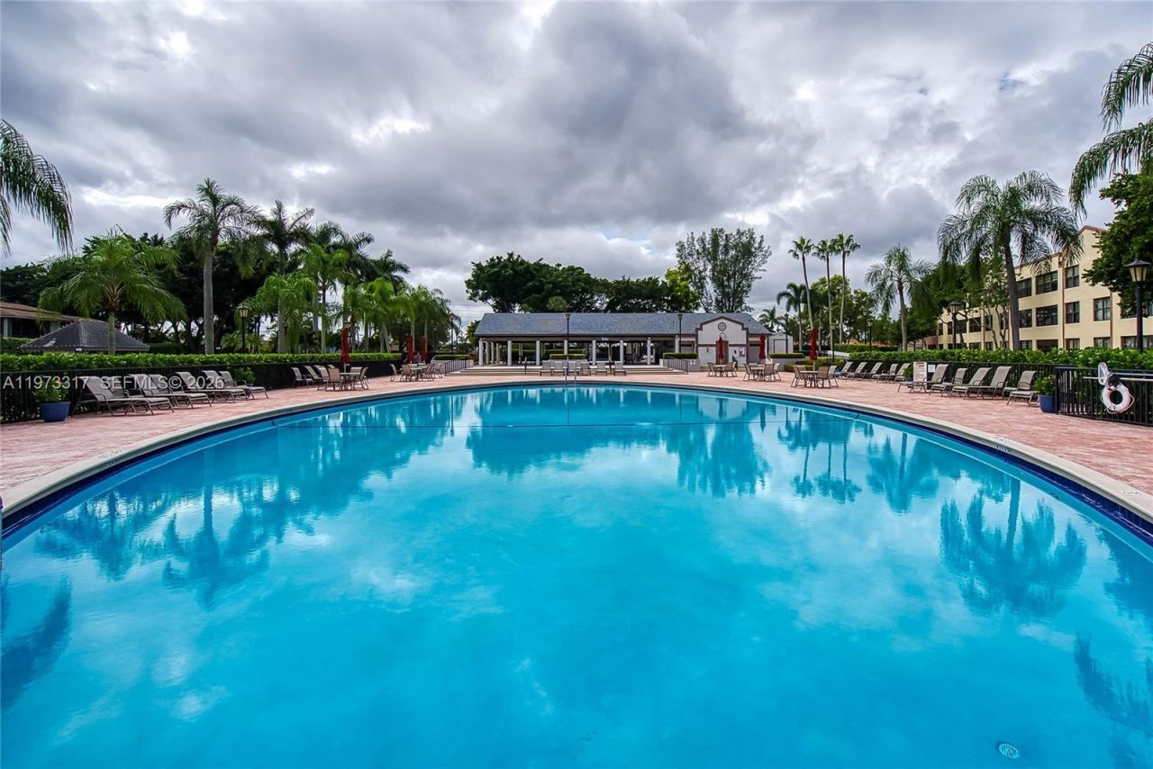 10715 W Clairmont Cir, Unit 212, Tamarac, FL 33321 Photo