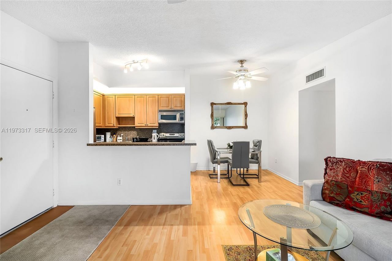 10715 W Clairmont Cir, Unit 212, Tamarac, FL 33321 Photo