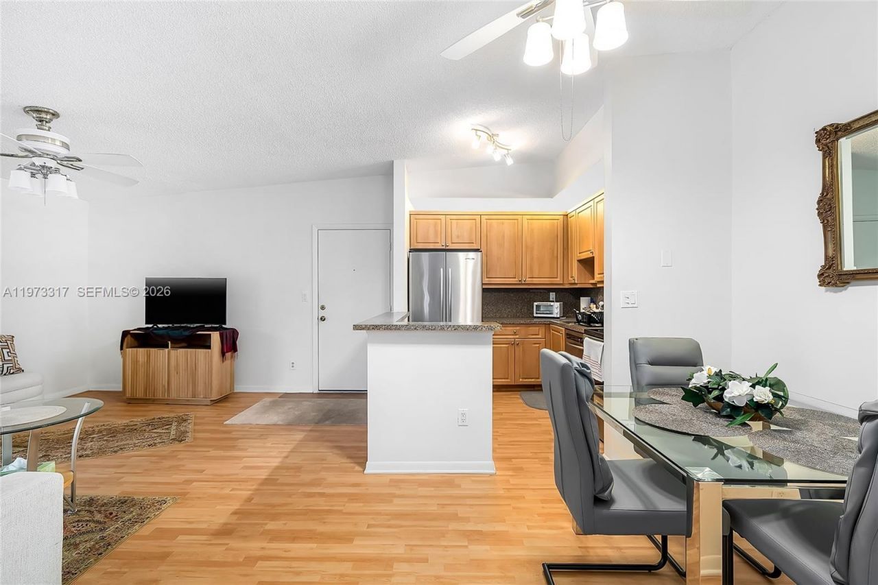 10715 W Clairmont Cir, Unit 212, Tamarac, FL 33321 Photo