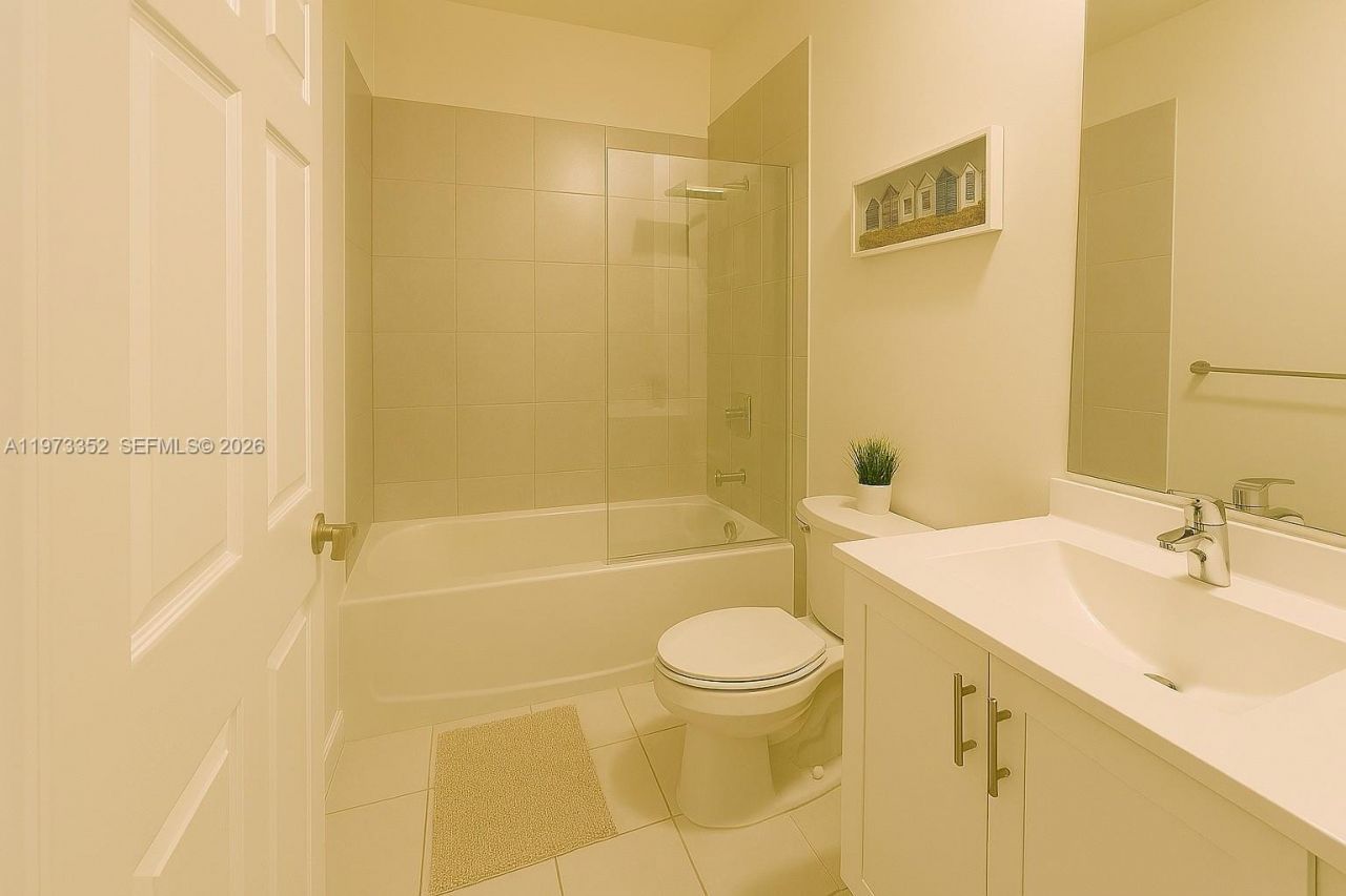 10711 W 32nd Ln, Unit 10711, Hialeah, FL 33018 Photo