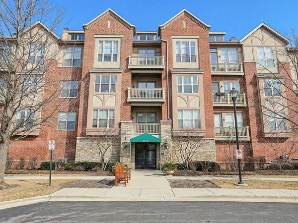1914 FARNSWORTH Lane , Unit 303, Northbrook, IL 60062