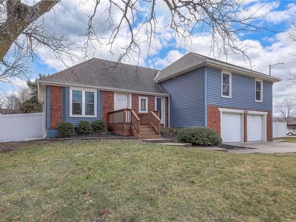 1401 E Sunvale Terrace, Olathe, KS 66062