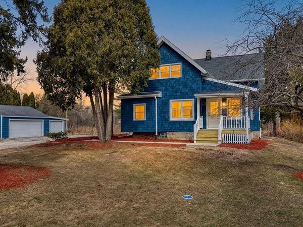 1436 W Fiesta LANE, Mequon, WI 53092