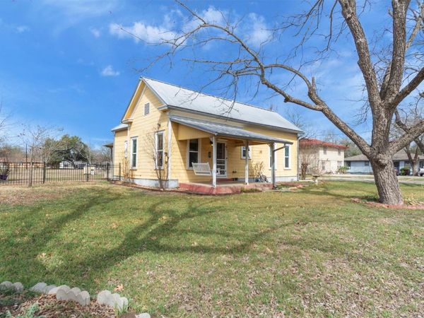 703 BOIS D'ARC ST, Lockhart, TX 78644
