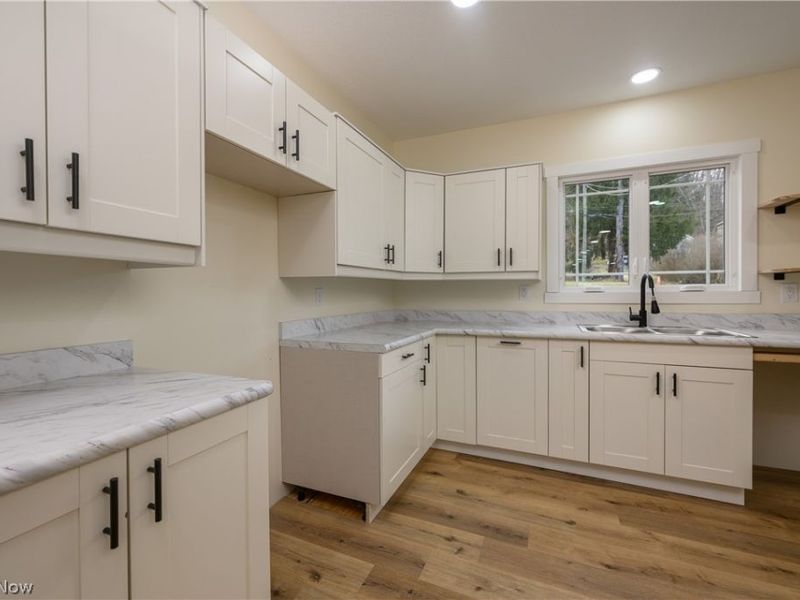 530 E High Street, Uhrichsville, OH 44683 Photo 10