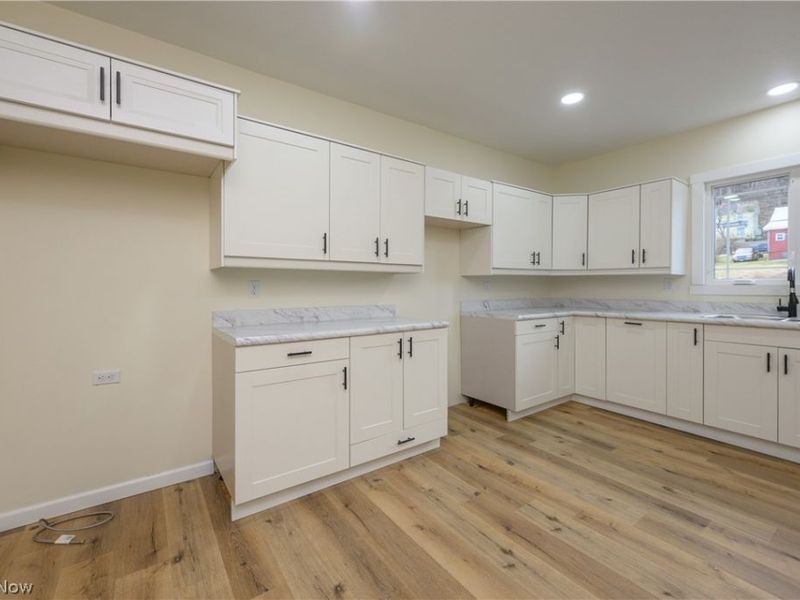 530 E High Street, Uhrichsville, OH 44683 Photo 11