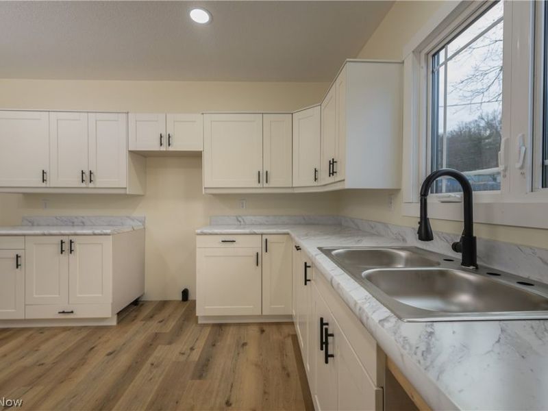 530 E High Street, Uhrichsville, OH 44683 Photo 12