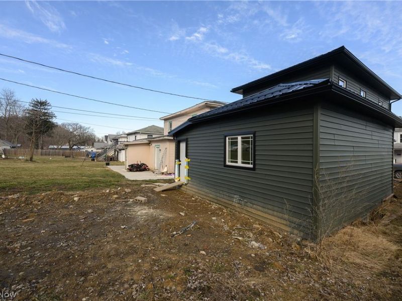 530 E High Street, Uhrichsville, OH 44683 Photo 3