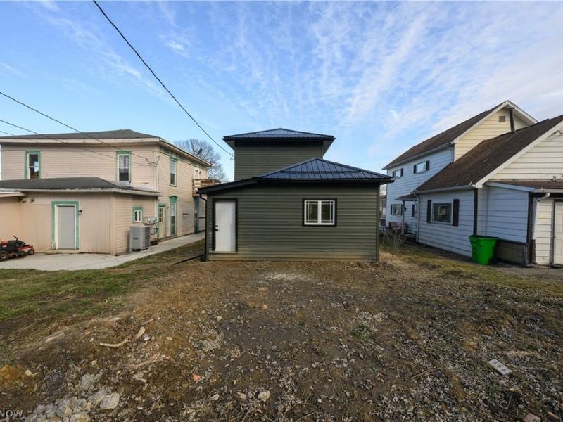 530 E High Street, Uhrichsville, OH 44683 Photo 4