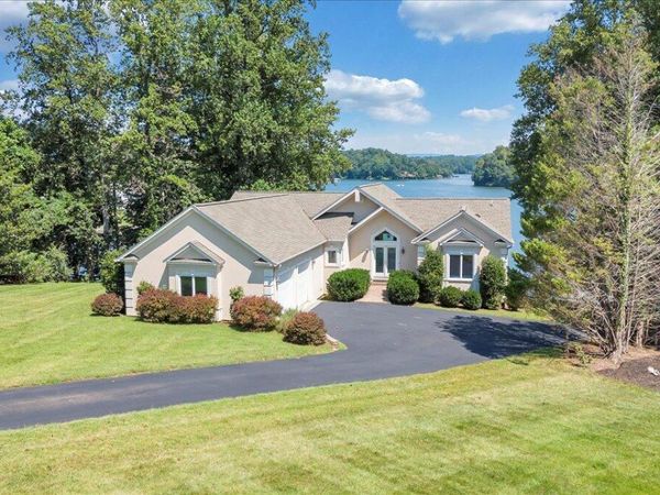 451 Sourwood DR , Hardy, VA 24101