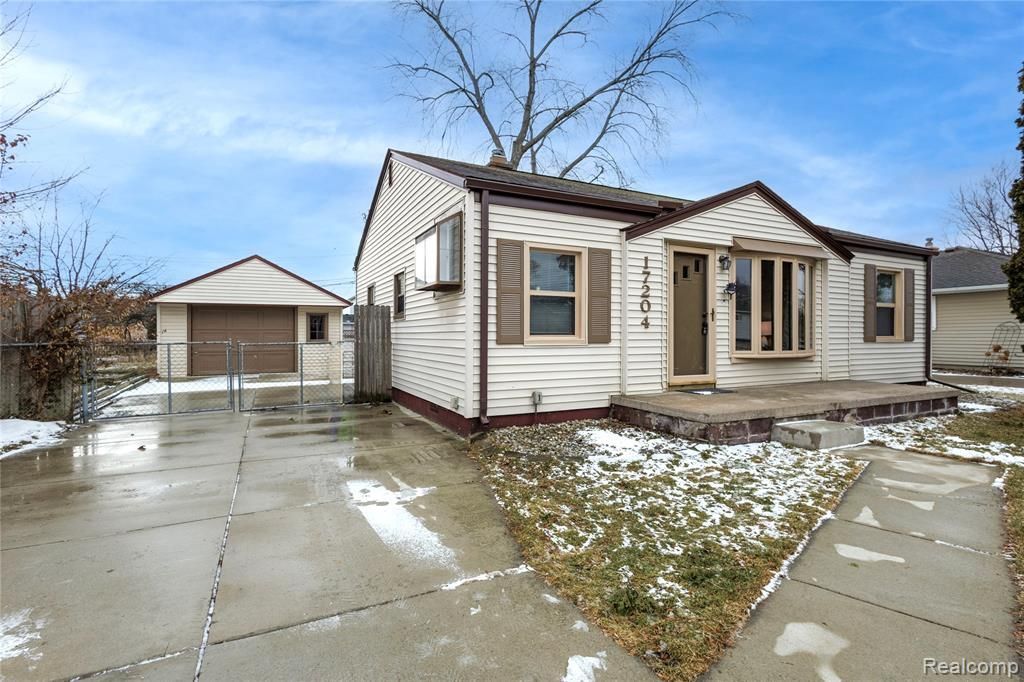 17204 Park Lane, Fraser, MI 48026 Main Photo