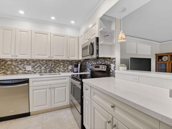 205 Flanders E, Delray Beach, FL 33484