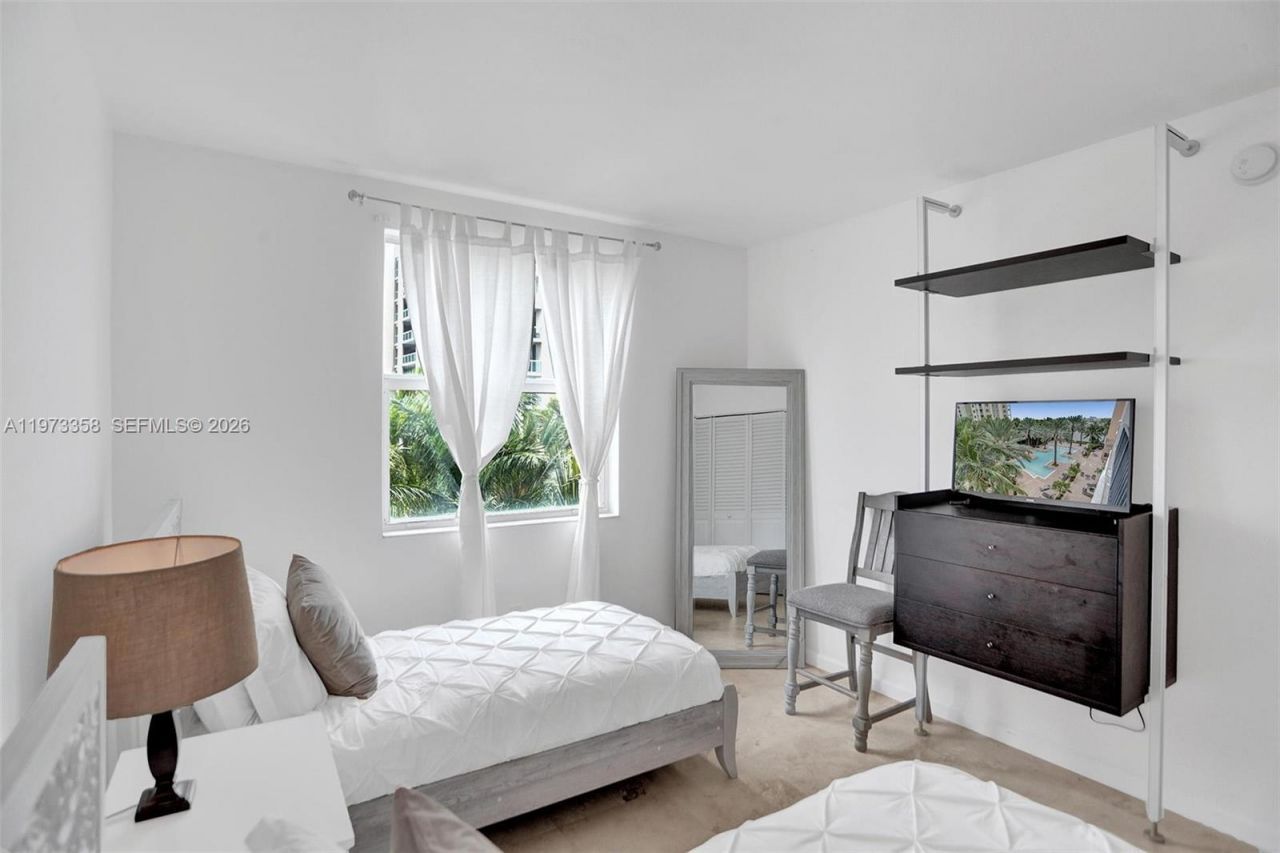 17100 N Bay Rd, Unit 1501, Sunny Isles Beach, FL 33160 Photo