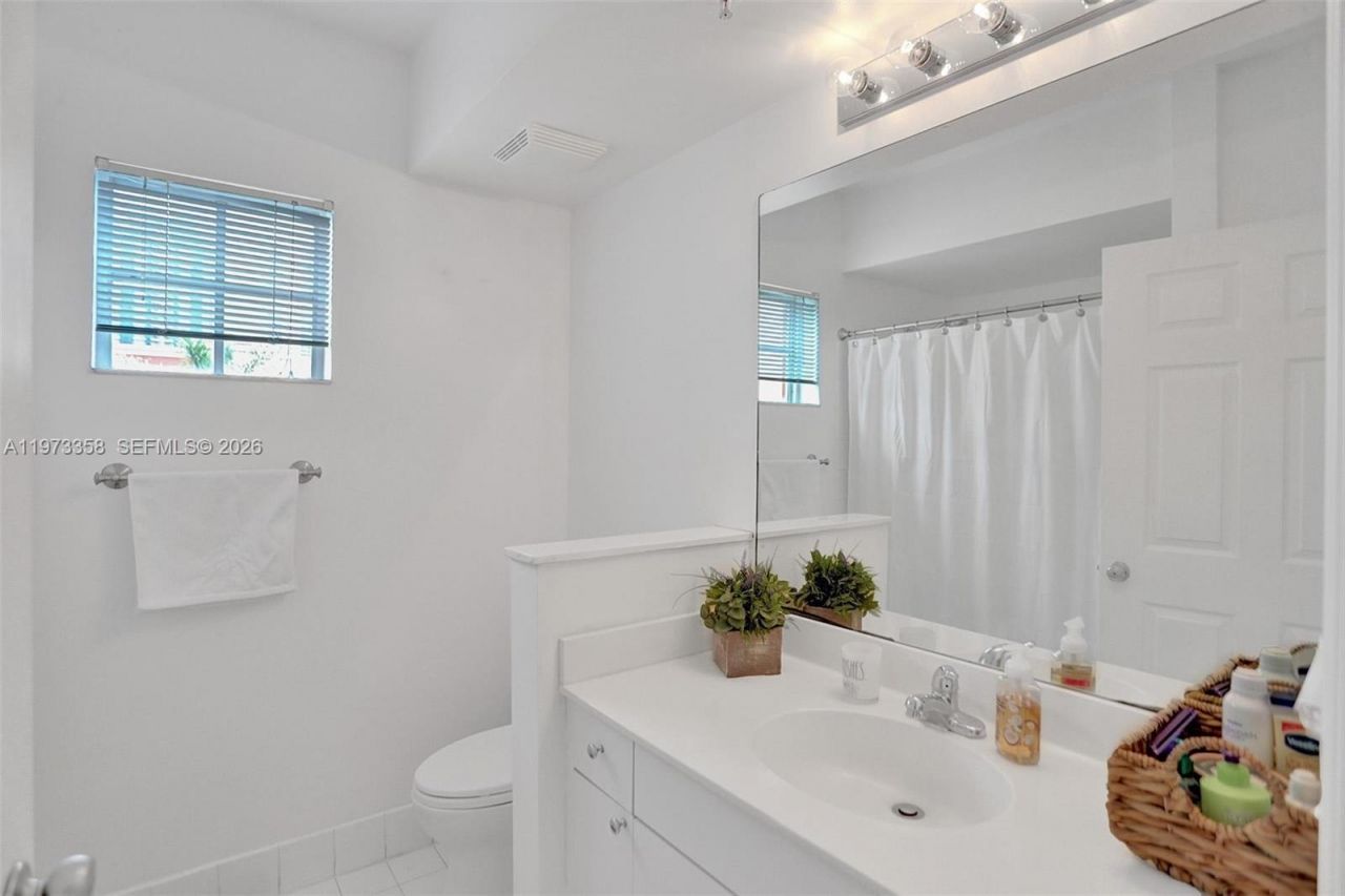 17100 N Bay Rd, Unit 1501, Sunny Isles Beach, FL 33160 Photo