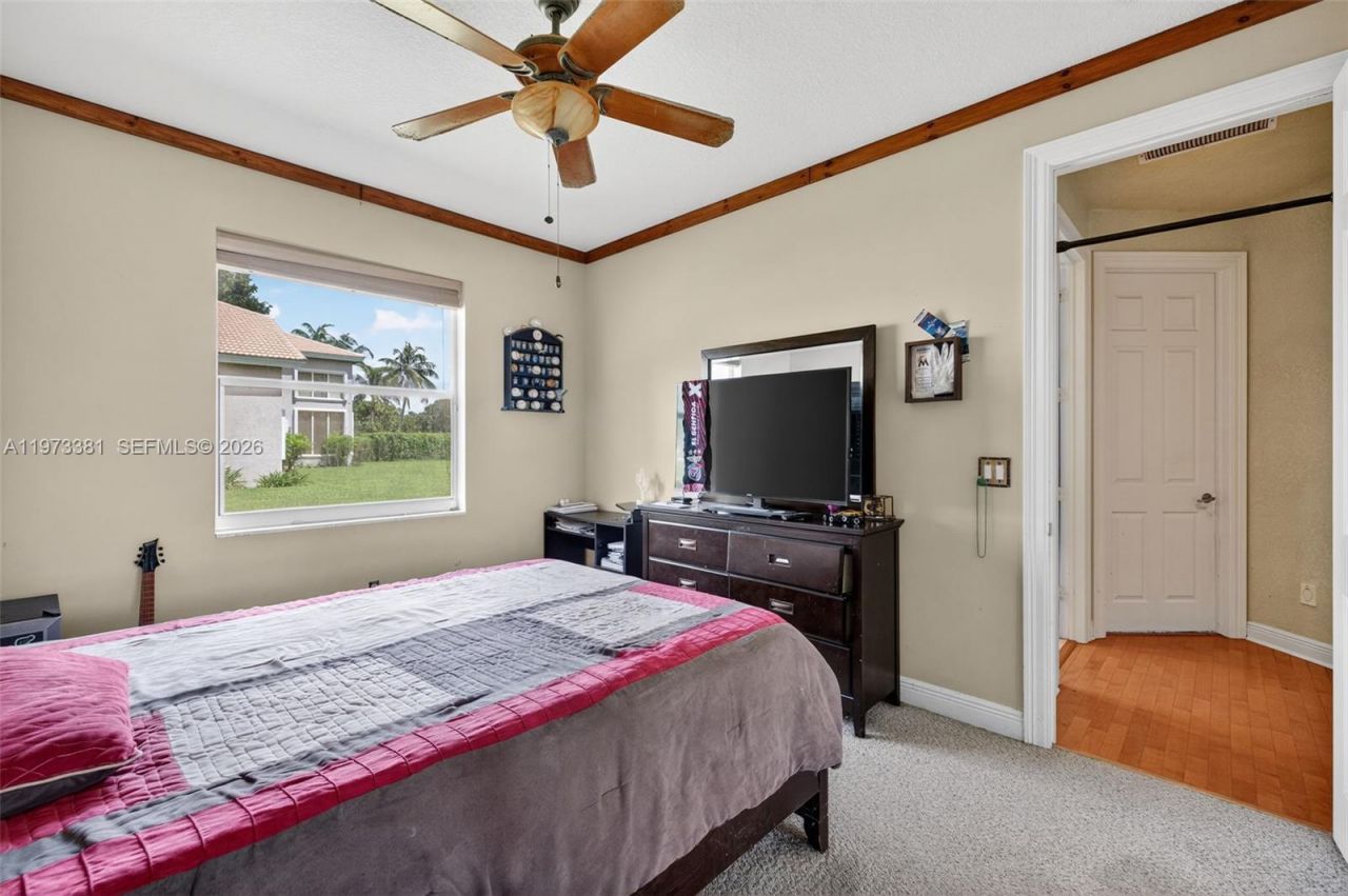 3792 Churchill Downs Dr , Davie, FL 33328 Photo