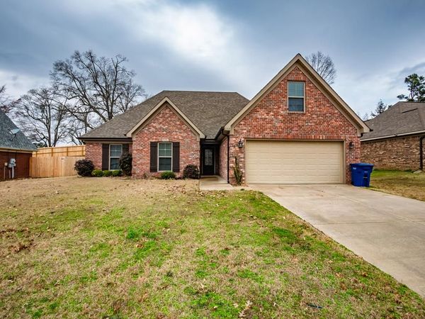 148 Oakleigh Dr, Batesville, MS 38606