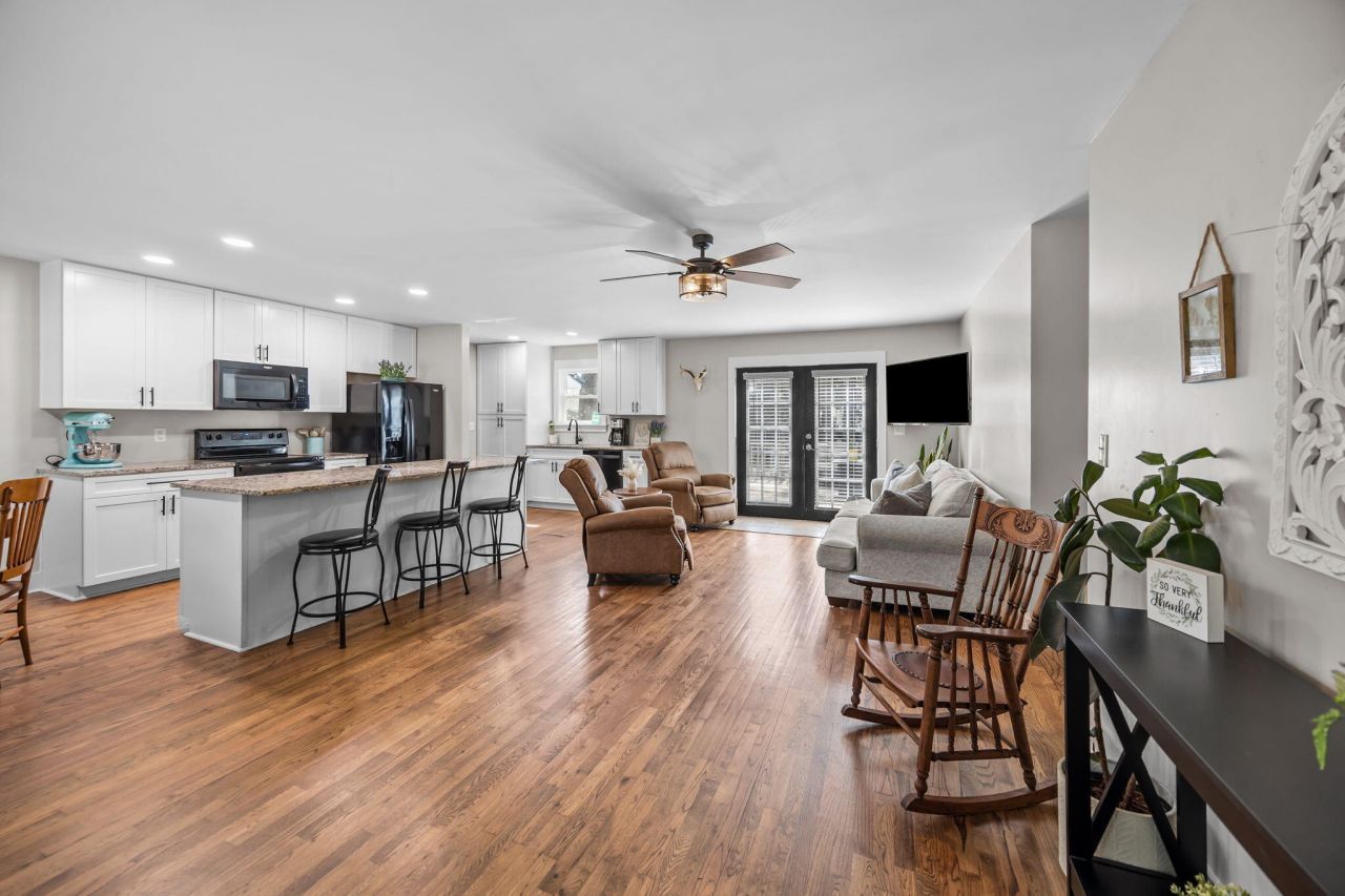 1208 Edward Drive Photo 4