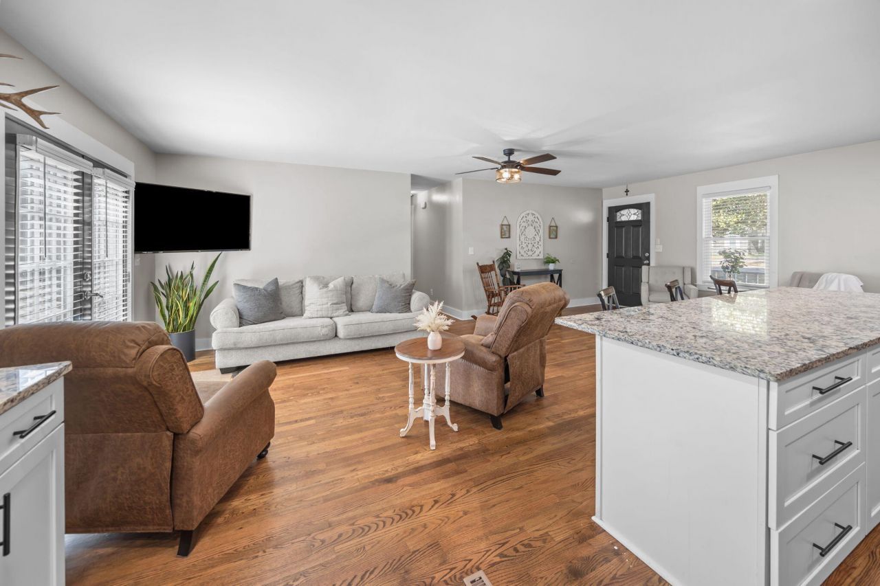 1208 Edward Drive Photo 9