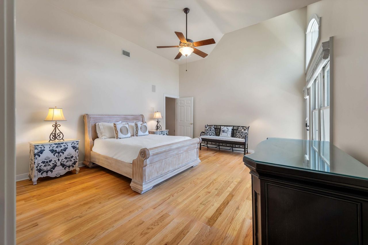 31 Berkshire Hall Photo 45