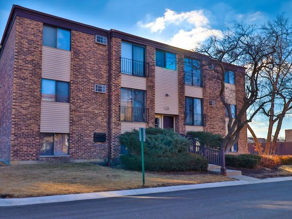 170 DUNTEMAN Drive , Unit 301, Glendale Heights, IL 60139