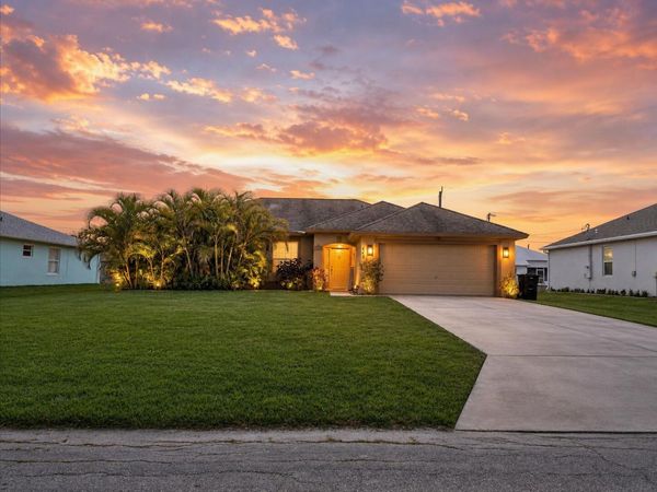 542 SW Prater Avenue, Port St. Lucie, FL 34953