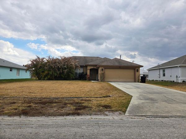 542 SW Prater Avenue, Port St. Lucie, FL 34953
