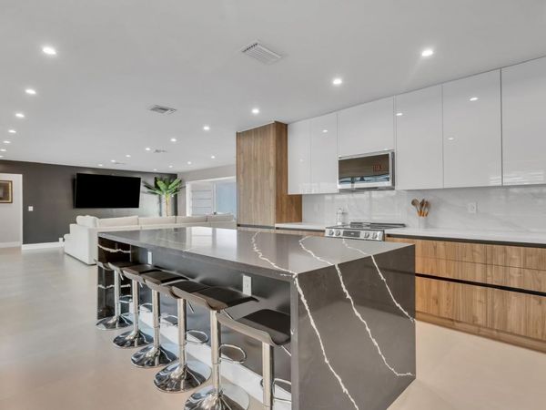 755 S Rainbow Dr, Hollywood, FL 33021