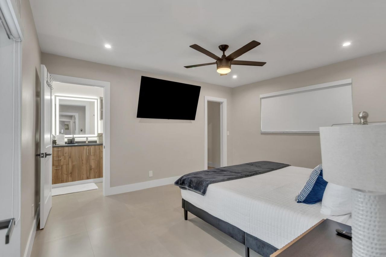 755 S Rainbow Drive, Hollywood, FL 33021 Photo