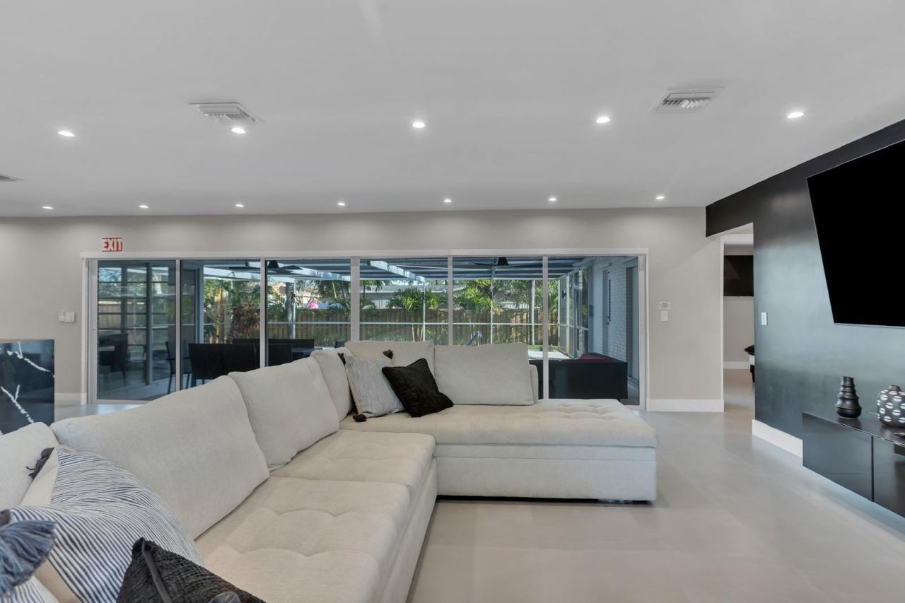 755 S Rainbow Drive, Hollywood, FL 33021 Photo