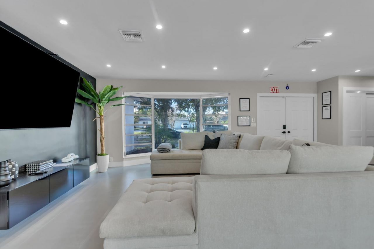 755 S Rainbow Drive, Hollywood, FL 33021 Photo