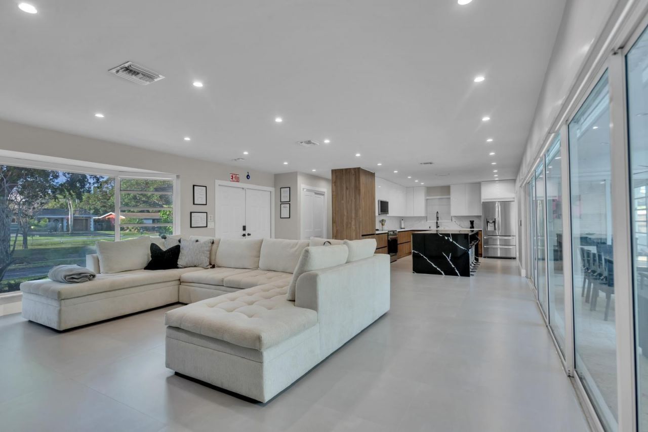 755 S Rainbow Drive, Hollywood, FL 33021 Photo