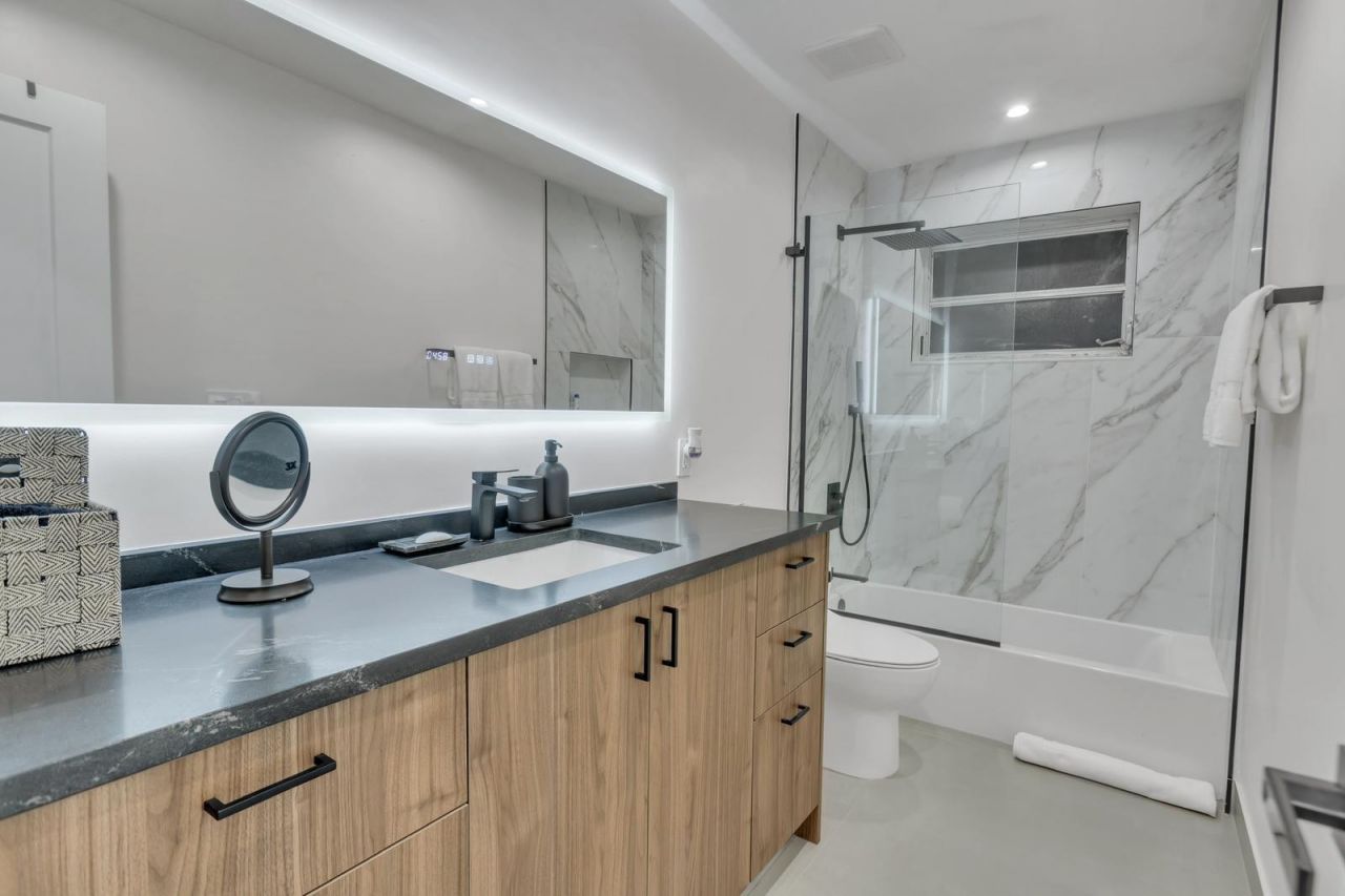 755 S Rainbow Drive, Hollywood, FL 33021 Photo