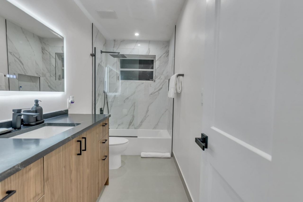 755 S Rainbow Drive, Hollywood, FL 33021 Photo