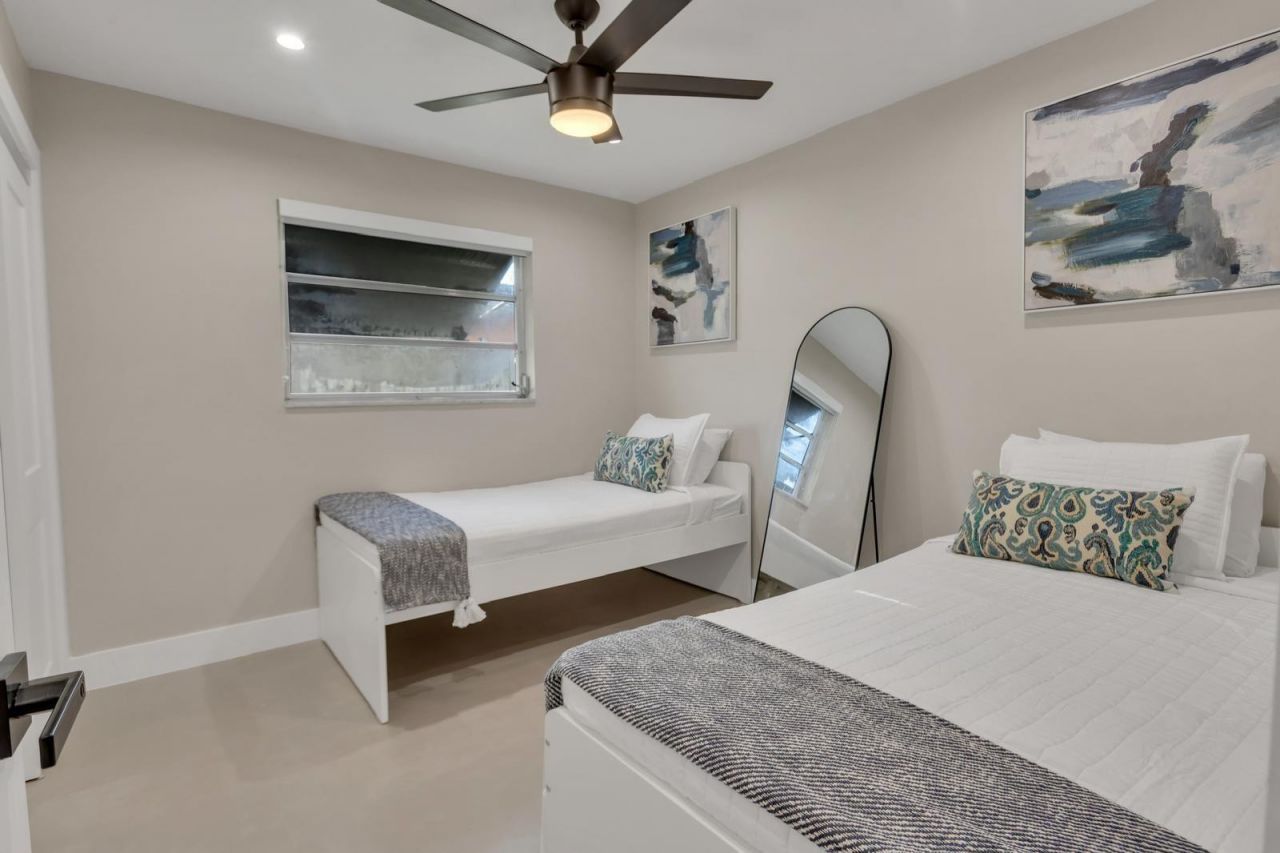 755 S Rainbow Drive, Hollywood, FL 33021 Photo