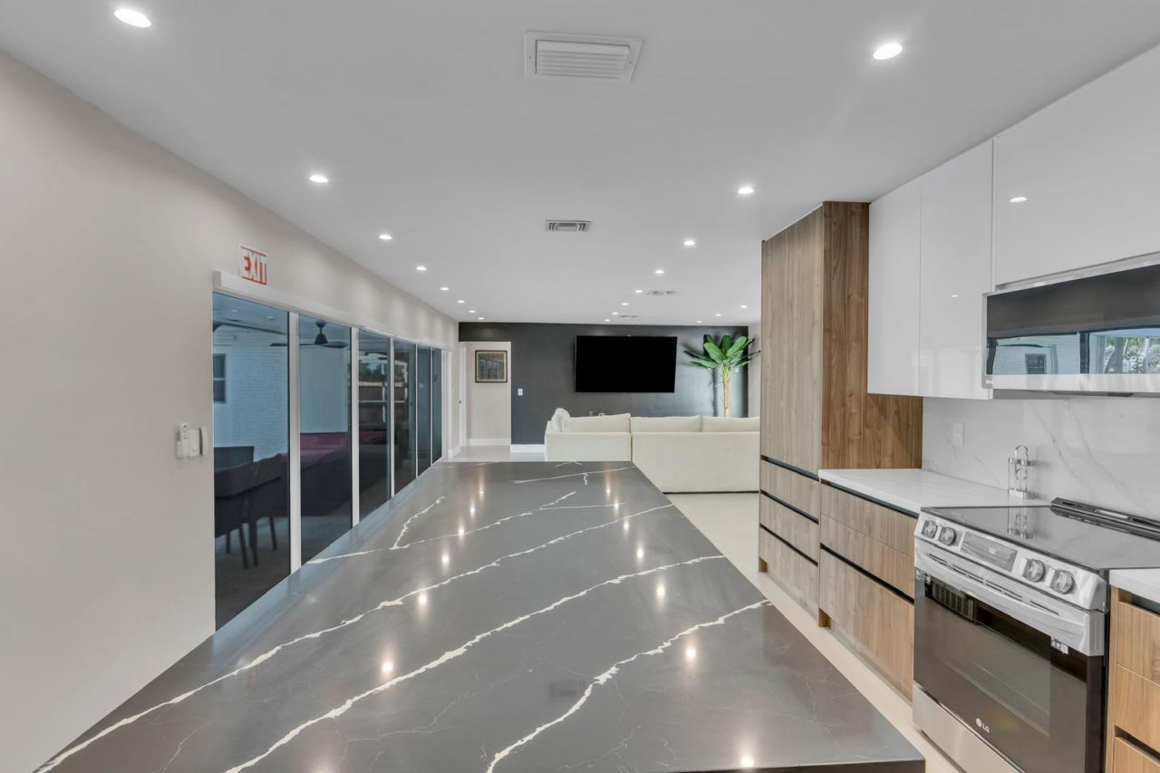 755 S Rainbow Drive, Hollywood, FL 33021 Photo