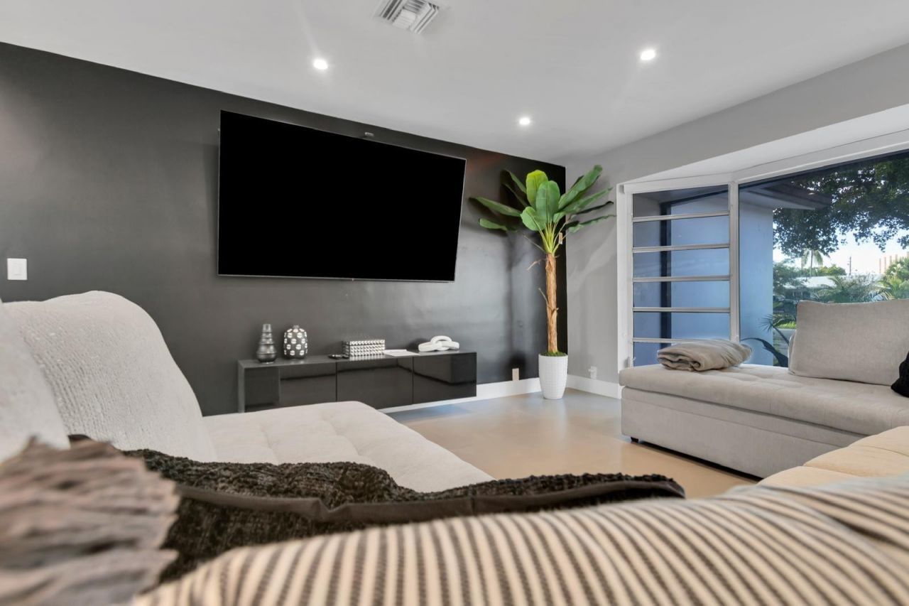 755 S Rainbow Drive, Hollywood, FL 33021 Photo