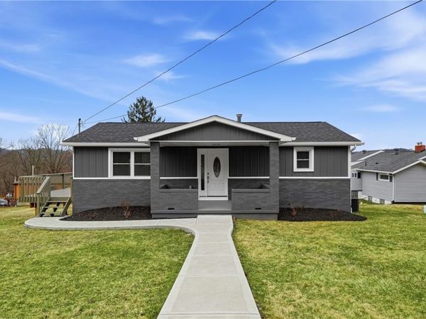 667 Memorial Dr, New Kensington, PA 15068