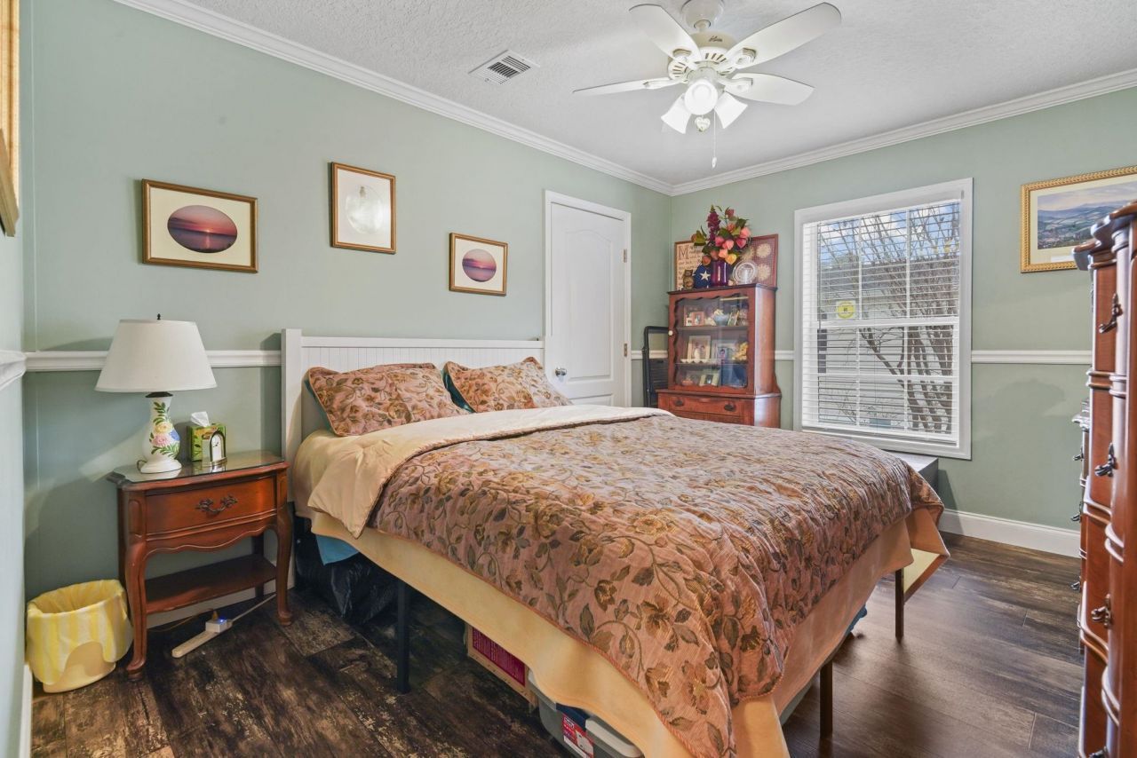 904 Southpark Dr. Photo 19