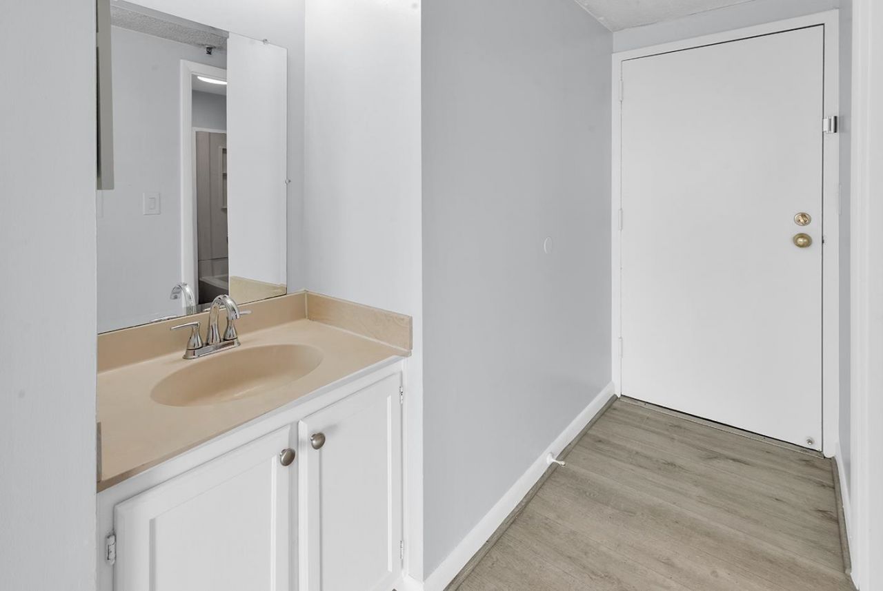 5905 S Kings Hwy. Photo 12